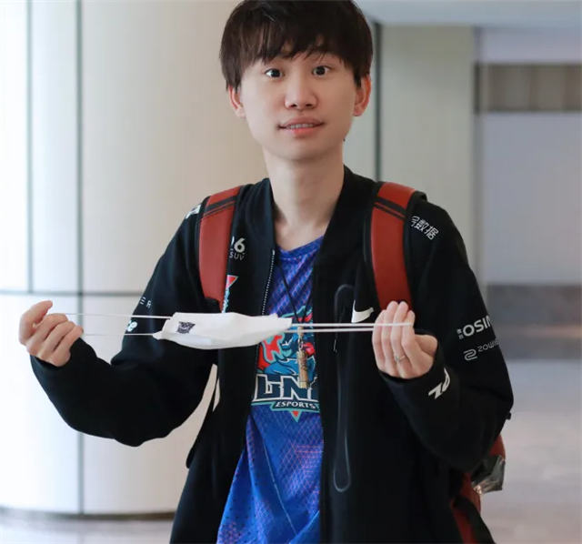 Scout重返赛场，险胜首场状态出色，老鹰观众沸腾！观众掌声雷动(scout team)