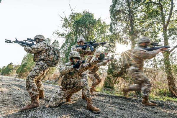 九游官网-包含Doinb重返赛场，战术调整首场状态出色，美国队观众沸腾！赛场气氛高涨的词条
