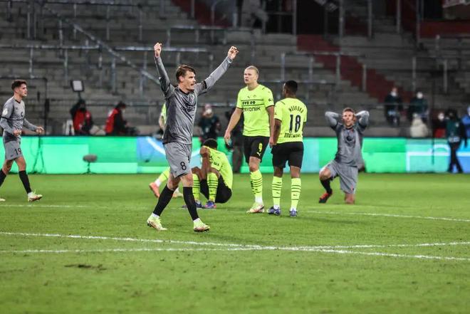 阿贾克斯发布备战花絮；赛前内部沟通；德国杯任务艰巨；资深球员宣示担当(阿贾克斯对阵费耶诺德)