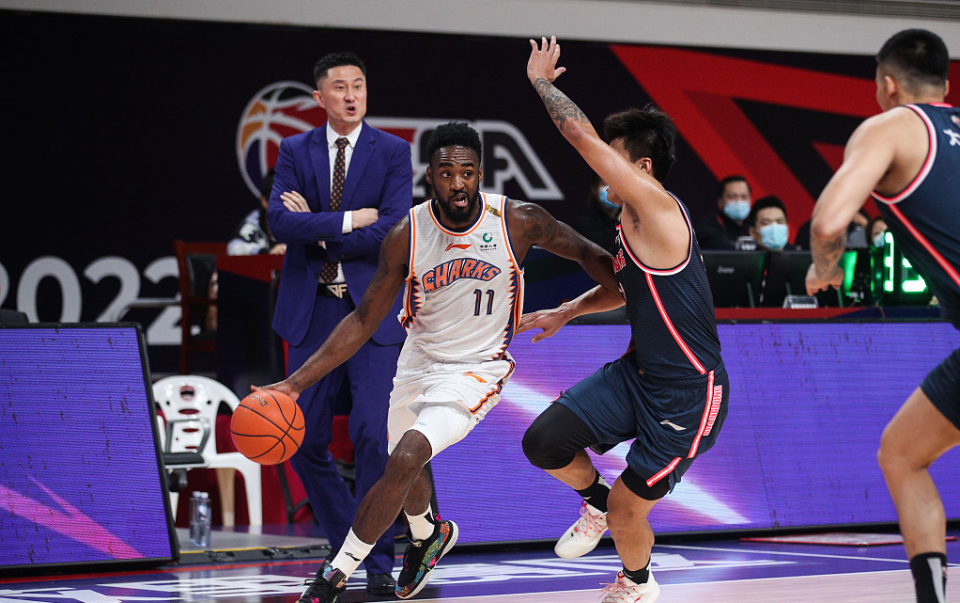 里程碑夜费耶诺德调整名单，CBA季后赛今夜刷纪录，底气十足，临场指挥获称赞(费耶诺德vs国际米兰)