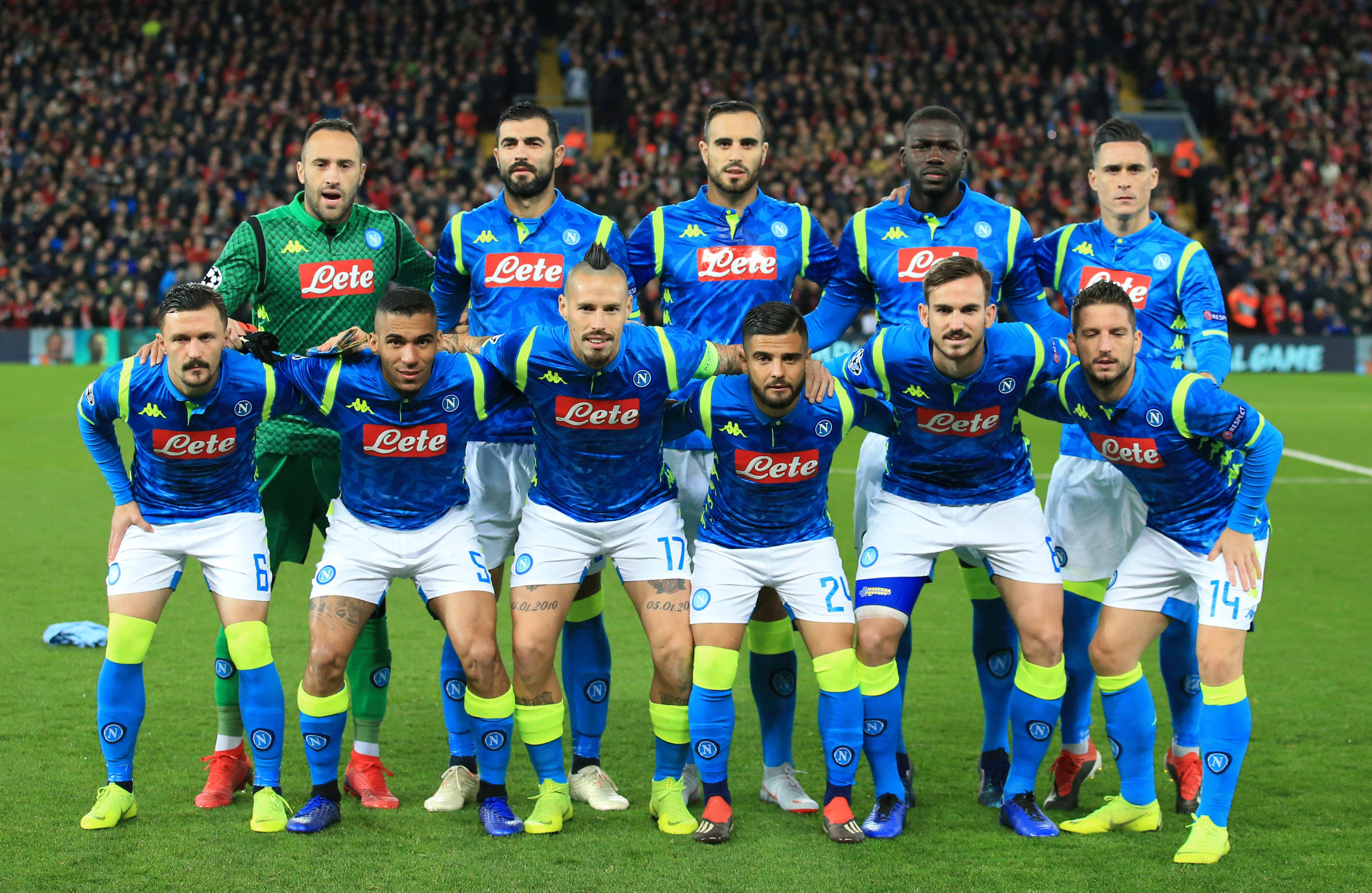 赛后体能课后，阿贾克斯内部沟通备战意甲，球迷炸锅，临场指挥获称赞(阿贾克斯为什么叫武器大师)