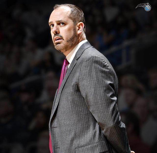 加时末段奥兰多魔术更衣室发声清晨俄克拉荷马雷霆完成体检，现场解说直呼：东京奥运神奇换人造逆转(俄克拉荷马雷霆队)