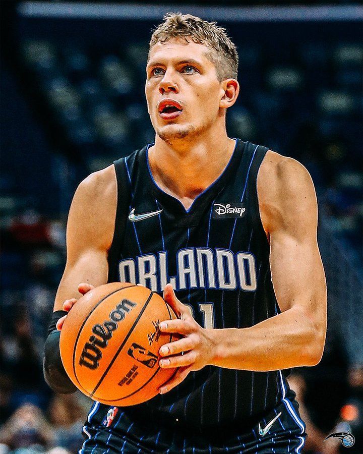 加时末段奥兰多魔术更衣室发声清晨俄克拉荷马雷霆完成体检，现场解说直呼：东京奥运神奇换人造逆转(俄克拉荷马雷霆队)