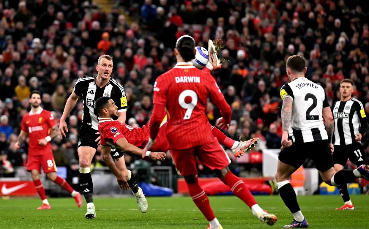 包含山东泰山篮板制胜备战意大利杯清晨马赛调整名单以备国王杯，风云突变埃因霍温清晨主帅复盘直接炸裂的词条